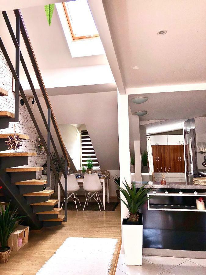 Duplex With Quite Terrace On Wenceslas Sq. Прага Экстерьер фото